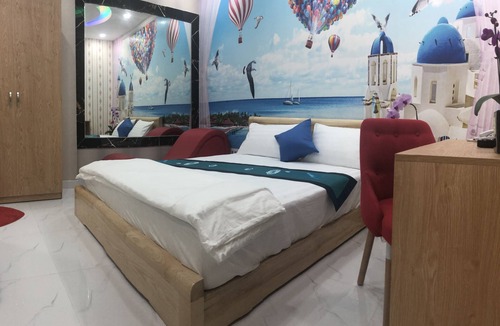 Downtown Ho Chi Minh City Hotel | Deluxe private room 1bed 1 bath ,2 guests in Hotel you and me