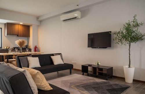 Seri Tanjung Pinang Apartment | Deluxe Seaview Suite Twin Bed by The Only Bnb
