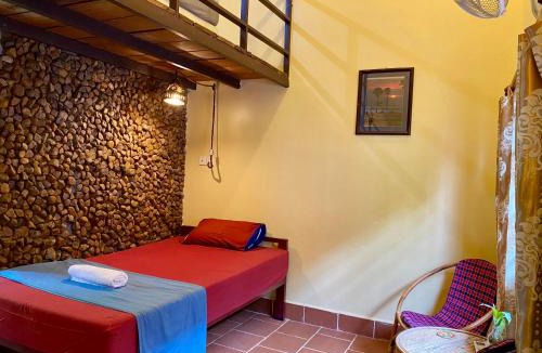 Kampot House | Derm Svay Guesthouse - yoga & cafe