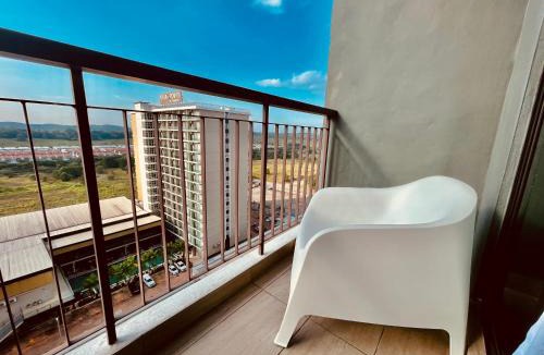 Bandar Penawar Apartment | Desaru Central Apartment w Pool,CinemaScreen,Netflix & WiFi