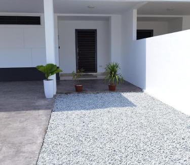 Bandar Penawar House | Desaru Homestay Budget 16 pax 4BR