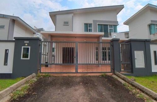 Kota Tinggi Villa | Desaru Spacious 6 Rooms Bungalow 22paxes KTV-Billard-BBQ-Netflix