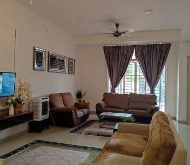 Gelang Patah House | Dhana Palace Homestay Gelang Patah