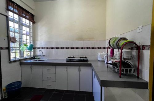 Kampung Telaga Batin House | Dhiaa Homestay D Jembal