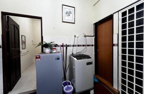 Kampung Telaga Batin House | Dhiaa Homestay D Jembal