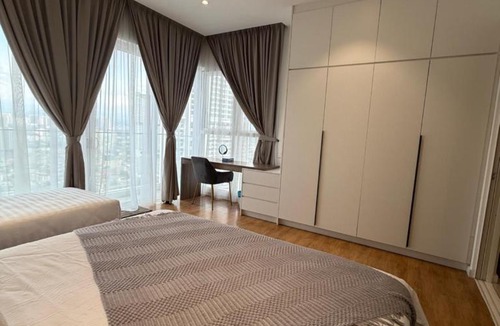 Kuala Lumpur City Centre Apartment | Direct Monorail KL & Mall Access - Sky Glass Condo by Azmila