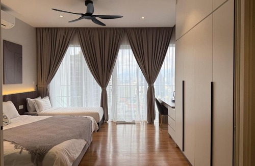 Kuala Lumpur City Centre Apartment | Direct Monorail KL & Mall Access - Sky Glass Condo by Azmila