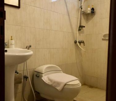 Sumberklampok House | Disthi Pearl Center Guesthouse