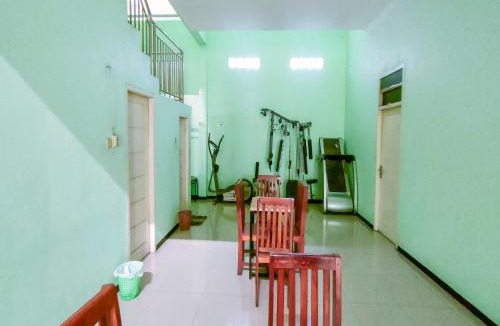Kudus Hotel | Djati Homestay Redpartner near Gor Djarum Kudus