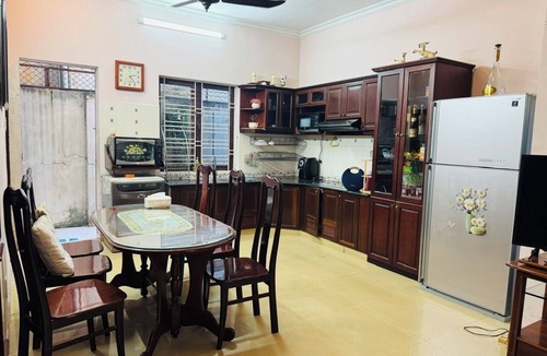 Tan Binh House | Do L Homestay: 5 Mins to Airport, Vintage Charm