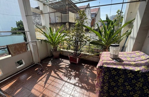 Tan Binh House | Do L Homestay: 5 Mins to Airport, Vintage Charm