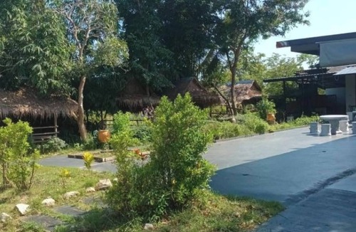 Rayong Apartment | Double Room fan Outer Bathroom 2