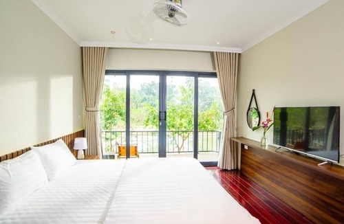 Son Tay Bed & Breakfast | Double Room with Lake View