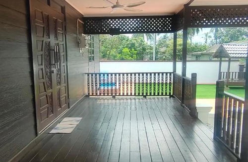 Kampung Pagar Besi House | Dumoh Kayu Homestay