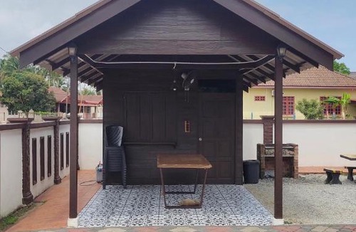 Kampung Pagar Besi House | Dumoh Kayu Homestay