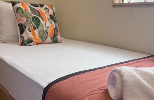 Batu Ferringhi Apartment | EE's Summer House - Homestay 3 min walk to beach