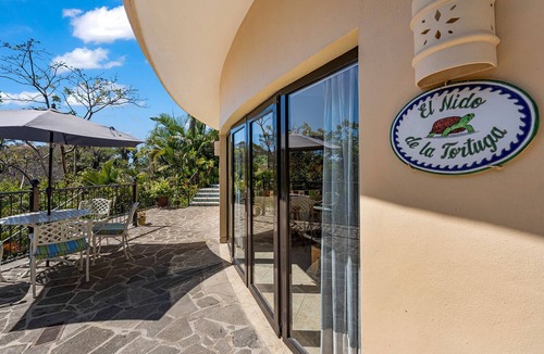 San Francisco House | EL NIDO DE LA TORTUGA - A Poolside, Cozy Casita Nestled Into the Hillside