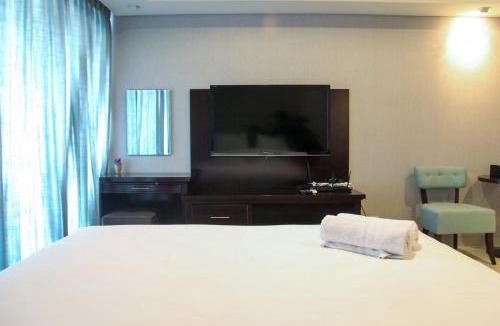 Cipete Utara Apartment | Elegant 1BR Kemang Village Apartment By Travelio