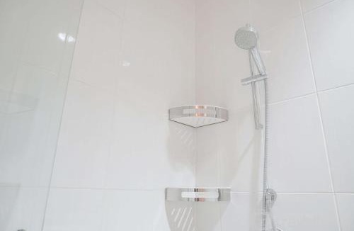Mampang Prapatan Apartment | Elegant and Comfort Living 2BR at Samara Suites Apartment By Travelio