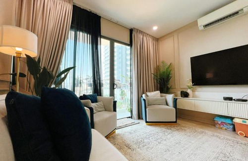 Taman Keramat House | Elegant & Modern Luxe & KLCC Sunset View & Fast Wifi!
