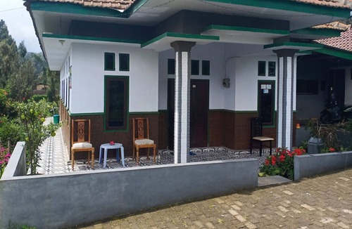 Ngadisari House | Elen Villa with Twin Room by Wizzela