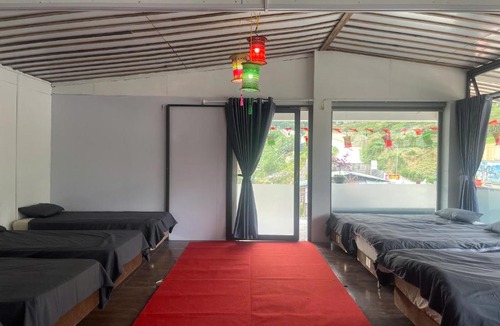 Cat Cat Village Hostel | Elephant homestay
