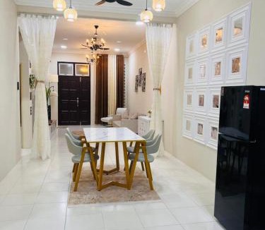 Pulau Sebang House | Elora Homestay
