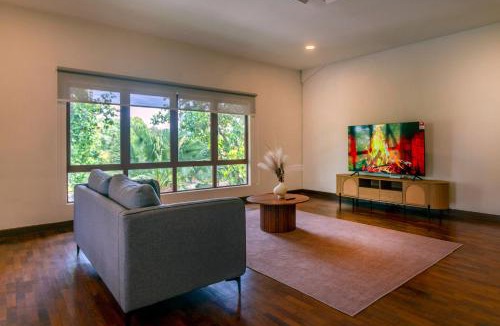 Kampung Pandan Dalam Apartment | Embassy Villa by COBNB, Top Floor Unit at Ampang Hilir