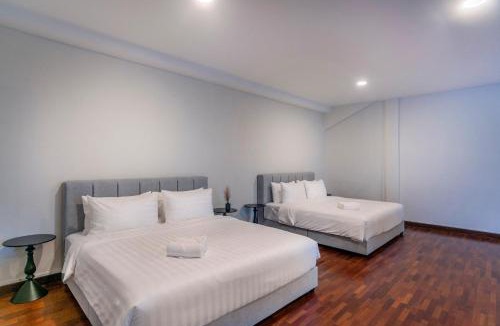 Kampung Pandan Dalam Apartment | Embassy Villa by COBNB, Top Floor Unit at Ampang Hilir