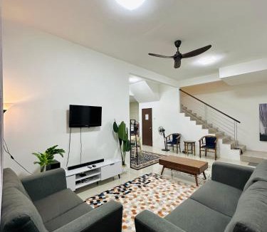 Puchong House | Embun Homestay Puchong SemiD 1-10Pax 6-7CarPark