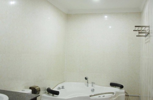 Svay Pao Hotel | Emerald BB Battambang Hotel