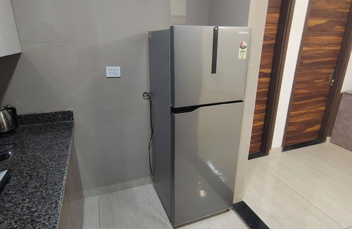 Delhi House | Emeralds – Modern, Spacious 2 BHK Flat with AC & WiFi ~ Near Lake & Golf Course
