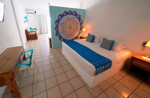 Amapas Hotel | Emperador Vallarta Beachfront Hotel and Suites