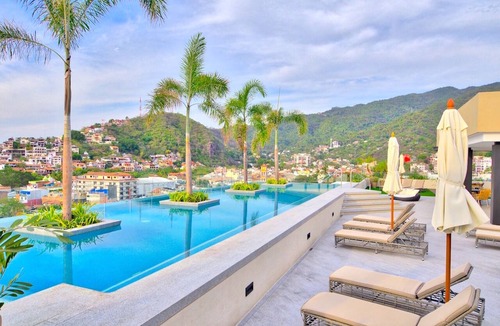 Emiliano Zapata Condo | Enjoy beach, pool and jacuzzi in Romantic Zone