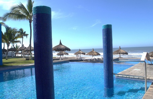 Cerritos House | Enjoyable 3-bedroom house with AC in charming Mazatlán- 100 m walking from beach