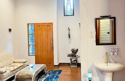 Serpong House | Entire house in BSD with a jacuzzi