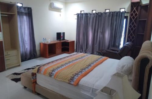 Nuhu Roa House | Everardus Mantap Guest House