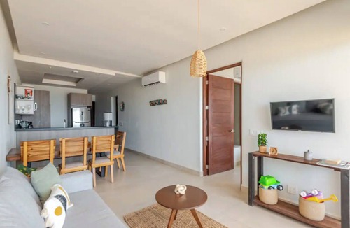San Francisco Apartment | Excellent beachfront apartment with pool.