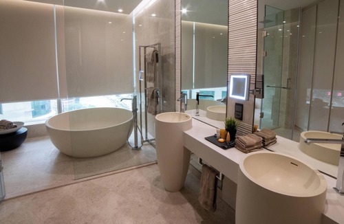 Golden Triangle Apartment | Executive King Ph Suites at Banyan Tree -2