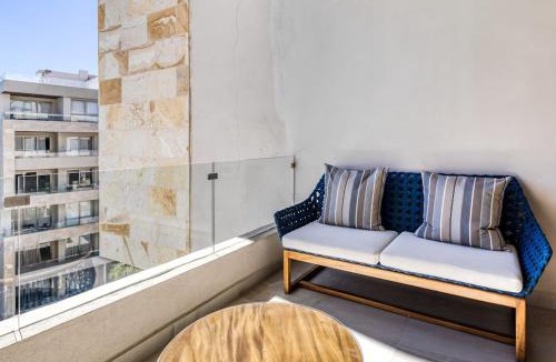 El Tezal House | Exquisite Apartment with Balcony, TV, WiFi, Heated Pool & Gym/Fitness Room