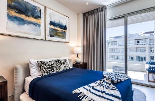 El Tezal House | Exquisite Apartment with Balcony, TV, WiFi, Heated Pool & Gym/Fitness Room