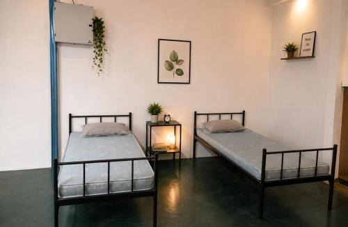Bunga Paya Pantai Hostel | F1 Riverside Mee Udang
