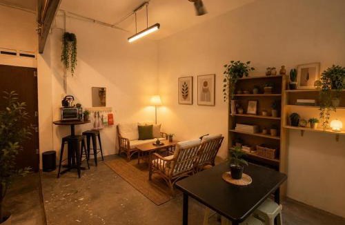 Bunga Paya Pantai Hostel | F1 Riverside Mee Udang