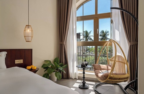 Son Tra Villa | Fabulous 05 Bedroom Luxury Beachside Retreat Villa with AC in Đà Nẵng By Villuxy