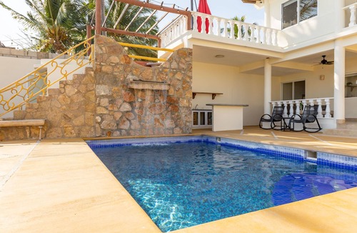 La Cruz de Huanacaxtle Ski Chalet | Fabulous 3-bedroom chalet with AC in La Cruz de Huanacaxtle