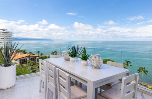 South Shore Hotel Area Apartment | Fabulous Oceanfront 3BR 3BA Condo with Resort amenities - 5min from Downtown
