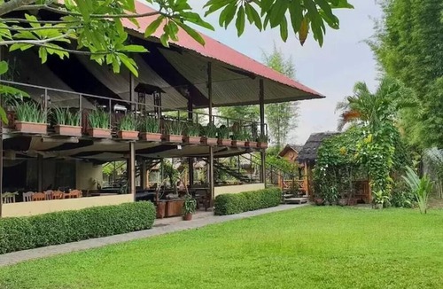 Mungkid House | Family Accommodation with Garden View (Sleep 3)