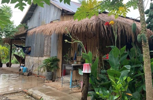 Banan House | Family Batcave Homestay
