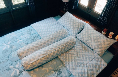 Samsen Nai Cabin | Family Boutique Rooms Near Victory Monument BTS Station