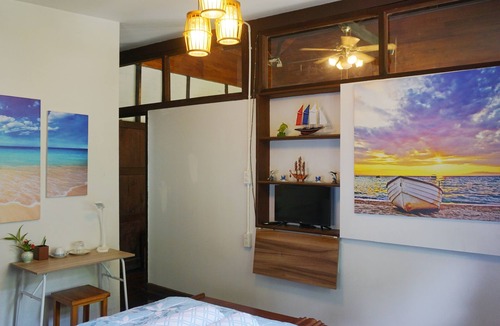 Samsen Nai Cabin | Family Boutique Rooms Near Victory Monument BTS Station